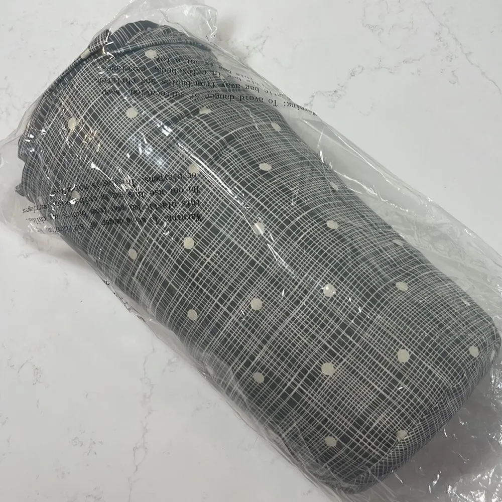 Ienjoyhome Queen duvet cover.  NWOT.  Includes two standard pillowcase shams.